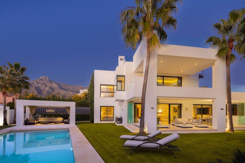 Luxury House for sale in Marbella, 3 995 000 €, Photo 1