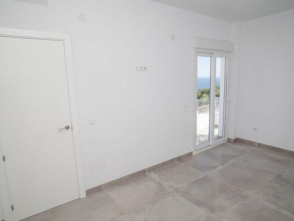 Luxury House for sale in Torrox, 555 000 €, Photo 2