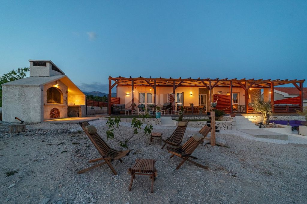 Maison de luxe à vendre à Jasenice, 650 000 €, Photo 2