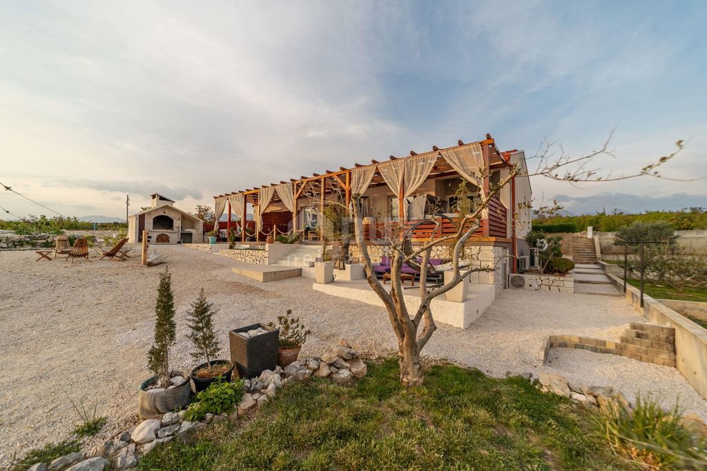 Maison de luxe à vendre à Jasenice, 650 000 €, Photo 4