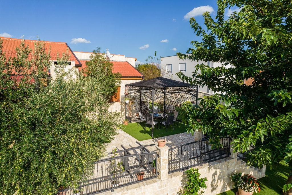 Maison de luxe à vendre à Novigrad, 795 000 €, Photo 5