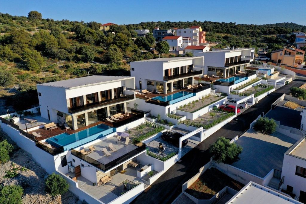 Luxury House for sale in Rogoznica, 1 650 000 €, Photo 2