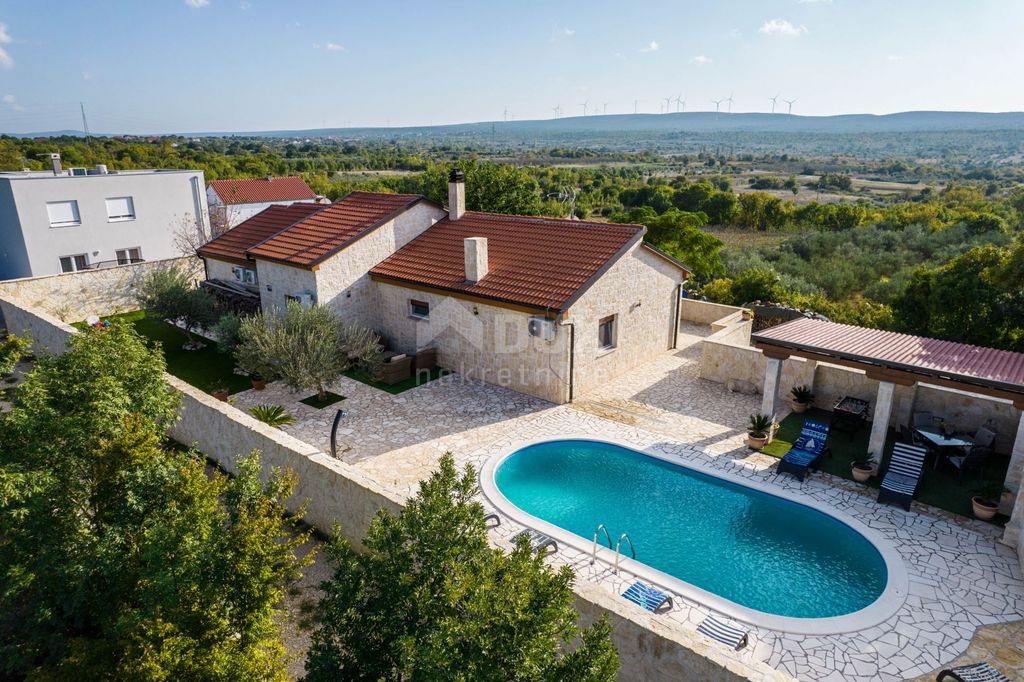 Maison de luxe à vendre à Novigrad, 795 000 €, Photo 7