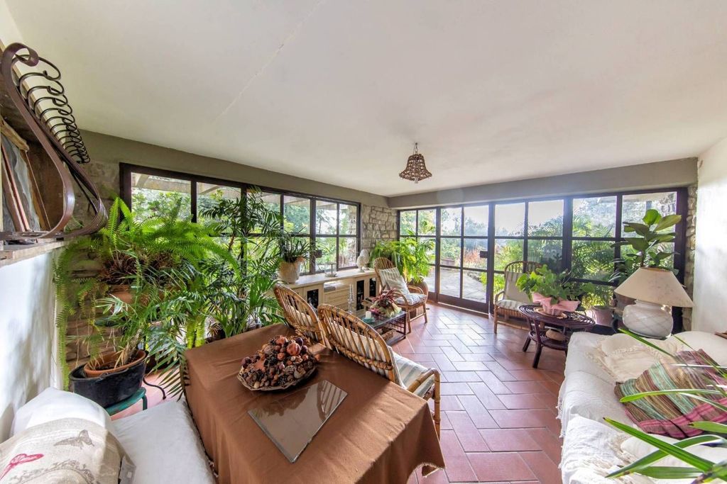 Luxury House for sale in Pescia, 670 000 €, Photo 1