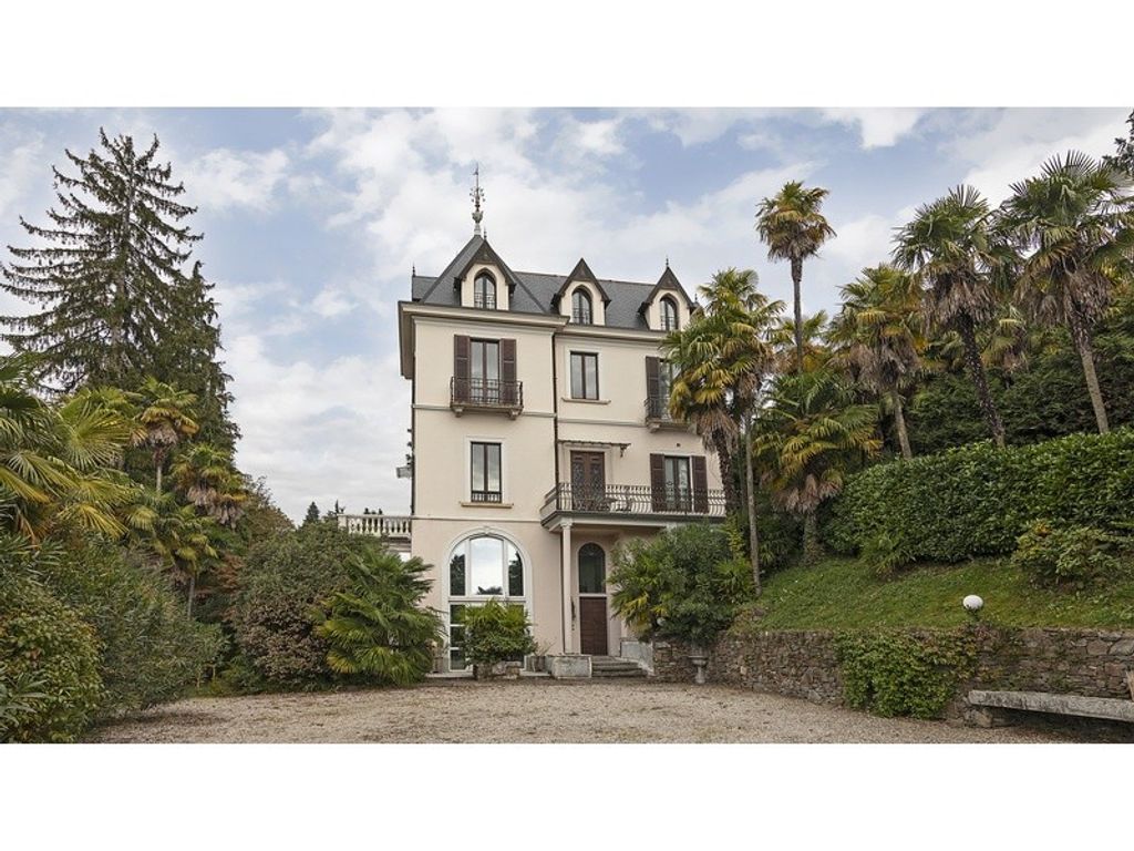 Luxury House for sale in Luino, 2 950 000 €, Photo 1