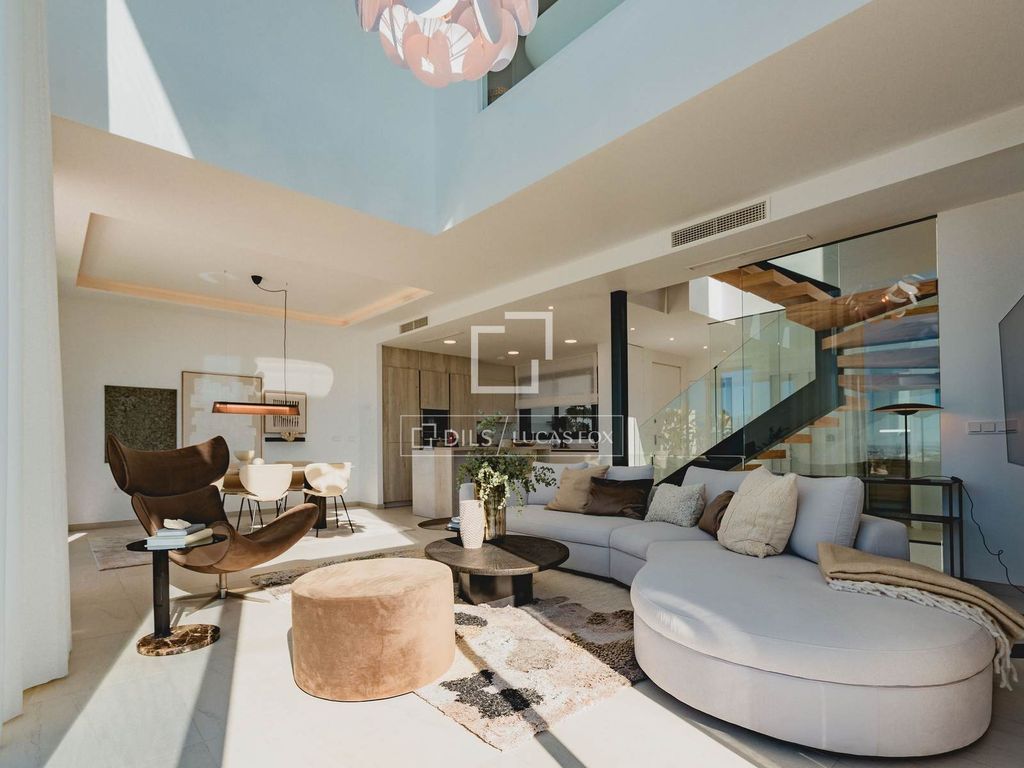 Luxury House for sale in Marbella, 1 890 000 €, Photo 2