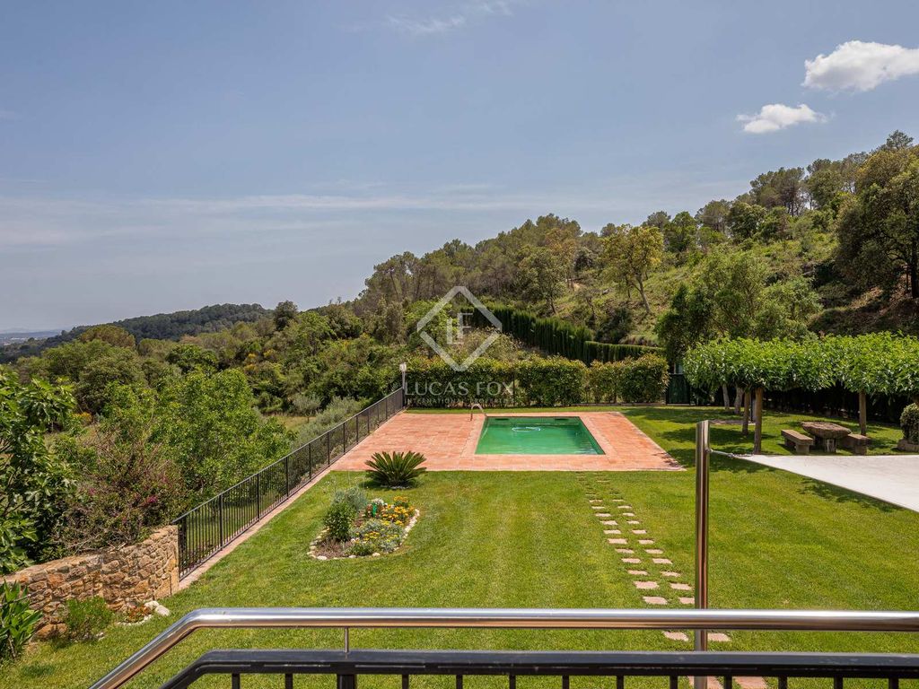 Luxury House for sale in Lladó, 900 000 €, Photo 1