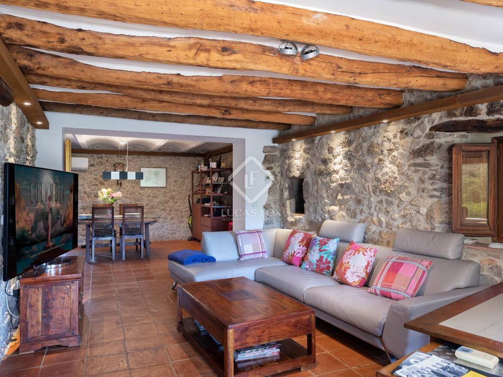 Luxury House for sale in Lladó, 900 000 €, Photo 3