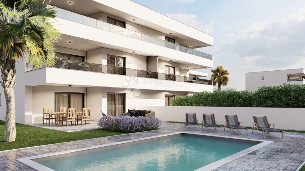 Luxury Apartment for sale in Malinska, 380 000 €, Photo 1