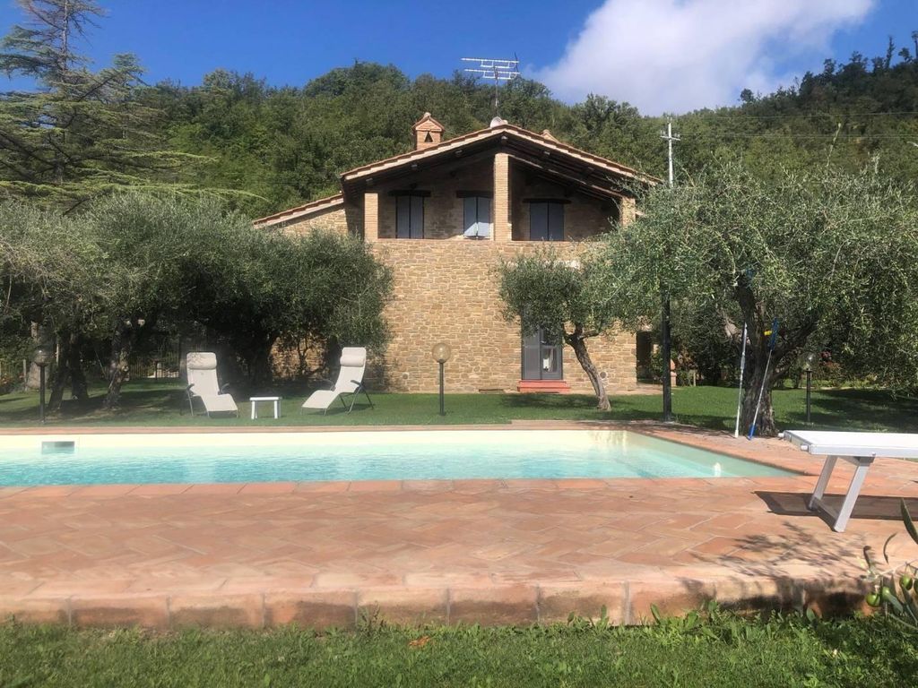 House, luxury and prestige, for sale Assisi 9 main rooms 645m² 3100697