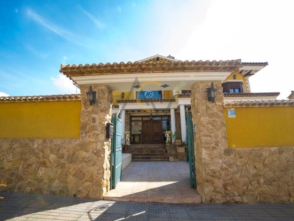 Luxury House for sale in Pinoso, 680 000 €, Photo 2