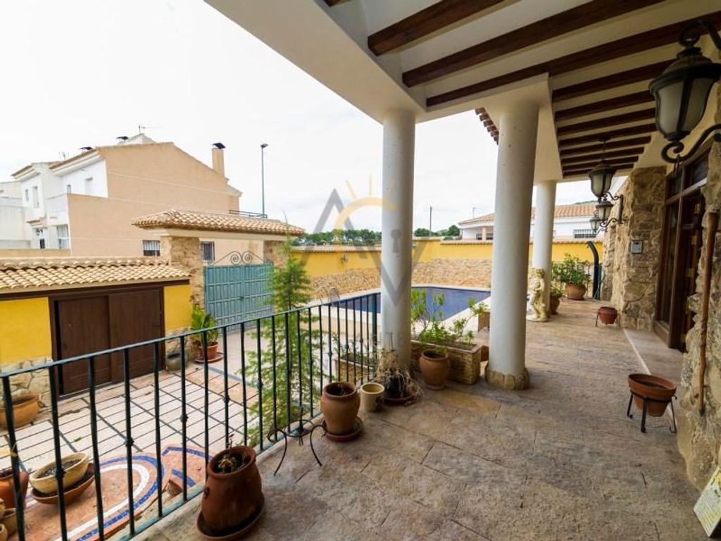 Luxury House for sale in Pinoso, 680 000 €, Photo 3