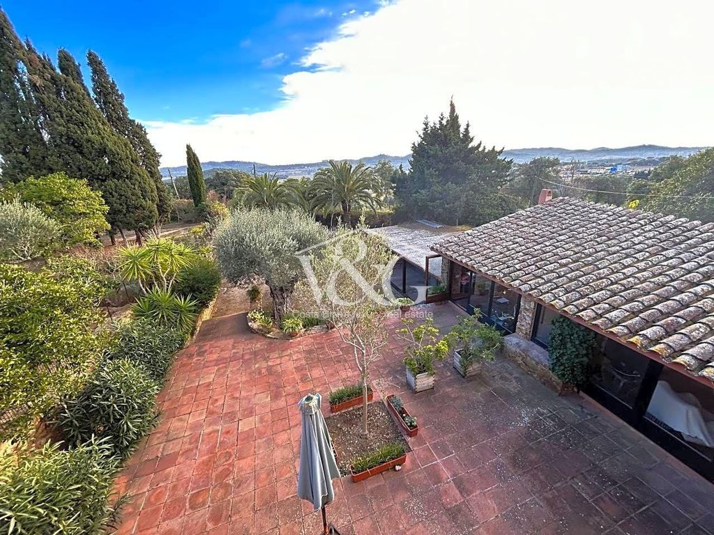 Maison de luxe à vendre à Mont-Ras, 743 000 €, Photo 3