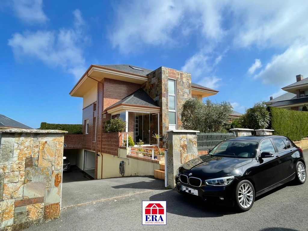 Luxury House for sale in Castro-Urdiales, 750 000 €, Photo 1