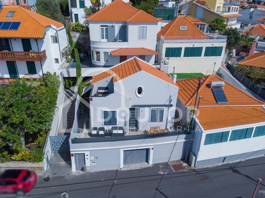 Luxury House for sale in Funchal, 590 000 €, Photo 1