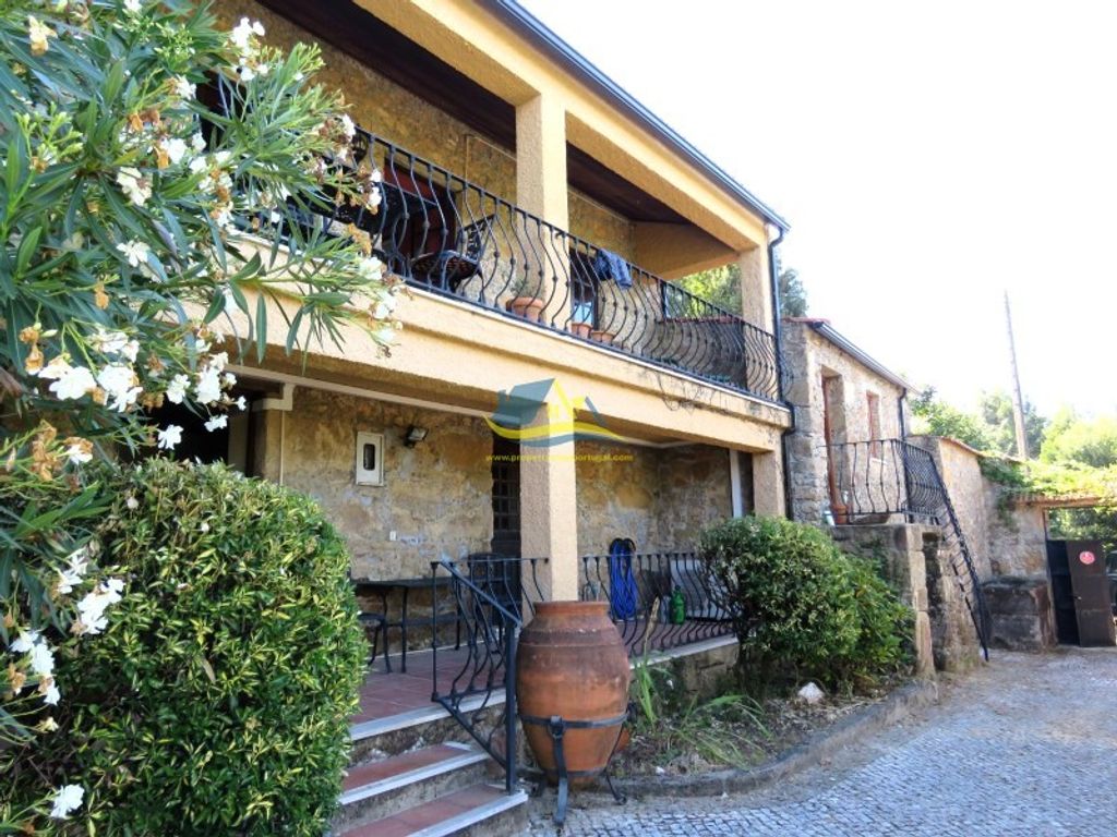 Maison de luxe à vendre à Miranda Do Corvo, 450 000 €, Photo 1