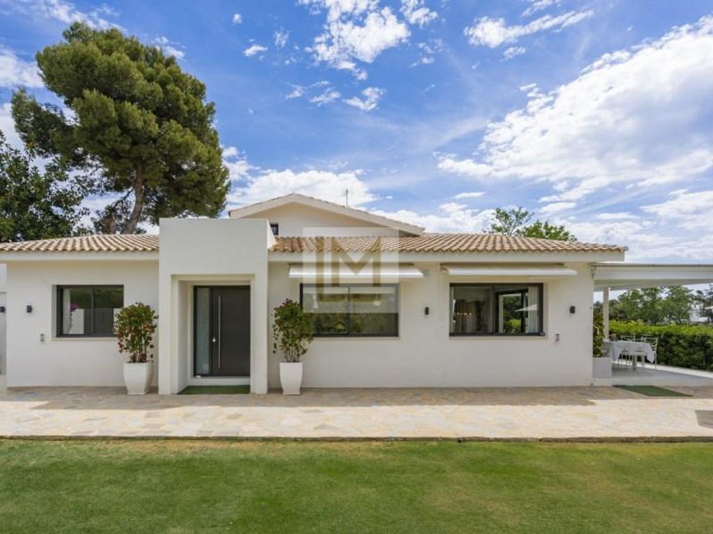 Luxury House for sale in Marbella, 2 900 000 €, Photo 1