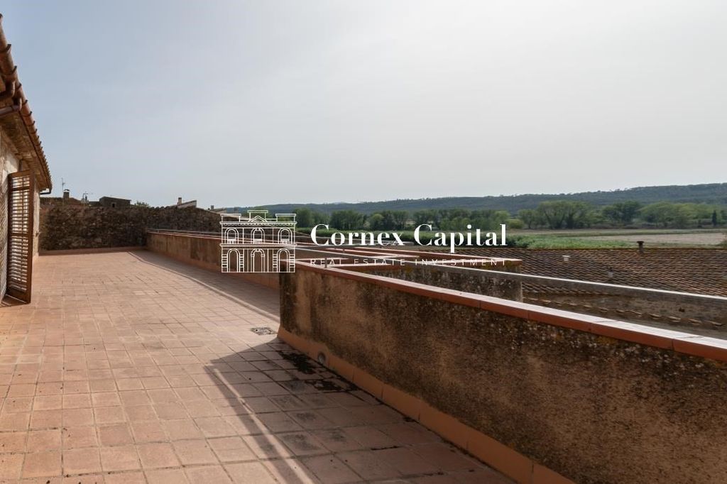 Maison de luxe à vendre à Jafre, 880 000 €, Photo 1