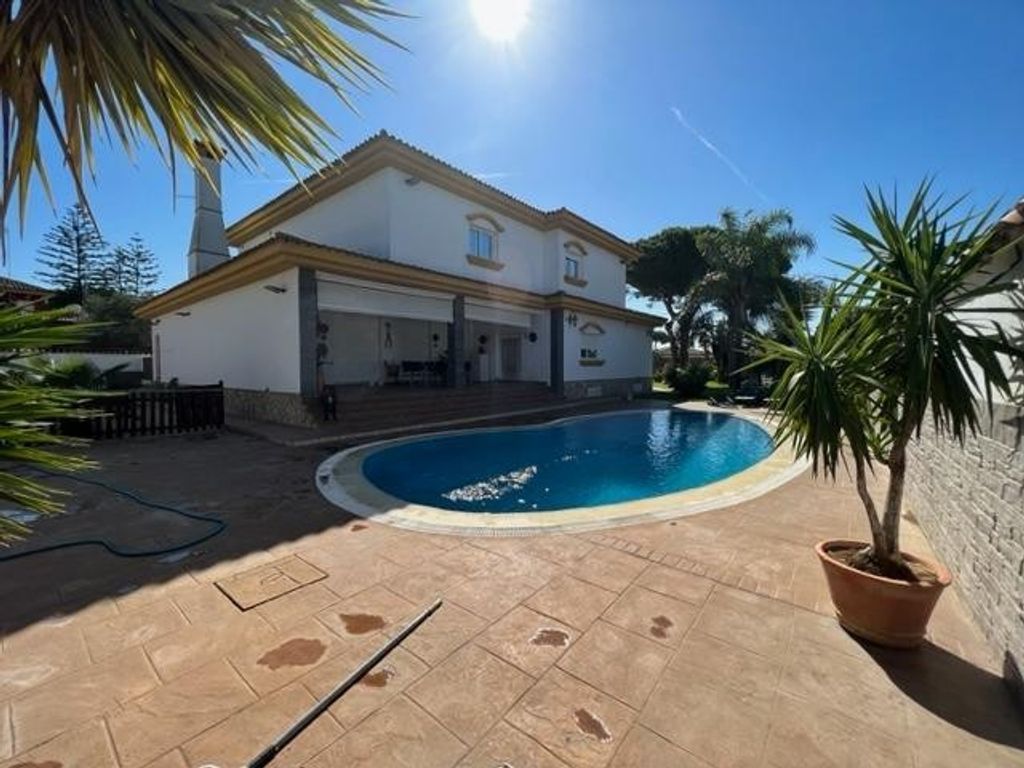 Luxury House for sale in Chiclana de La Frontera, 1 050 000 €, Photo 1