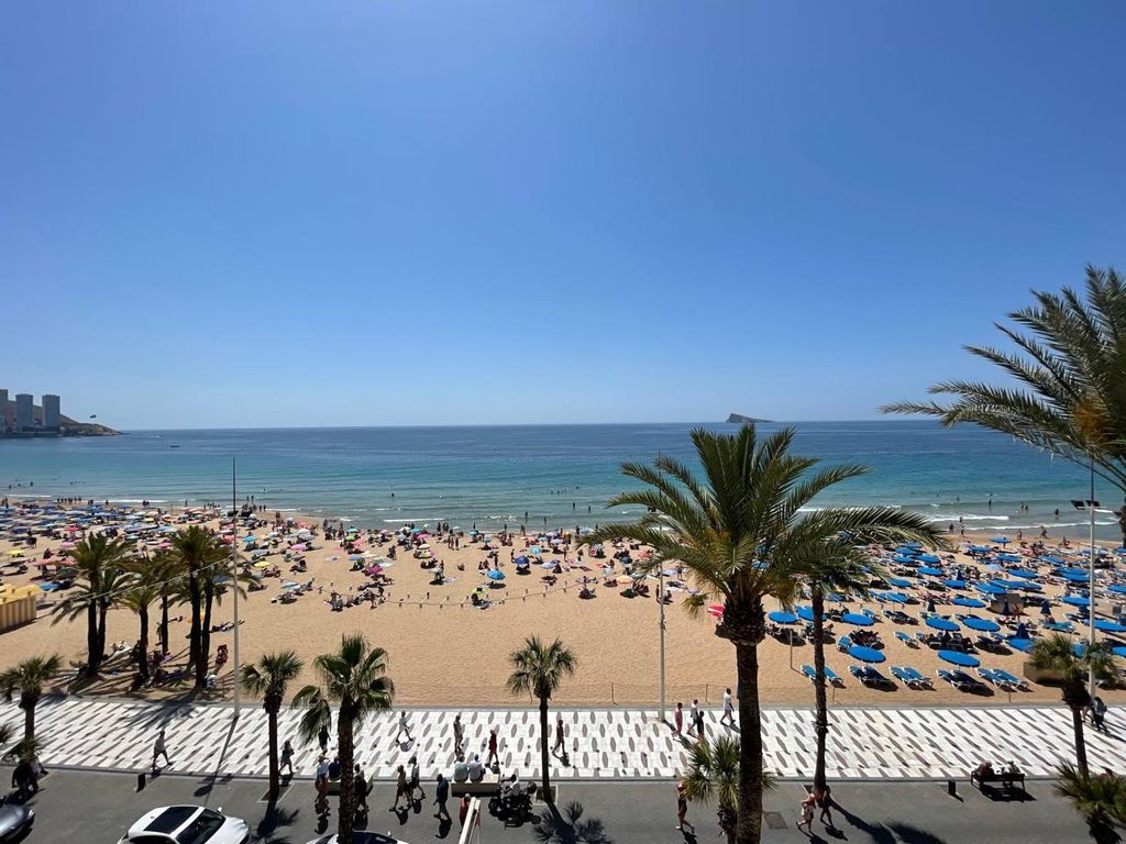 Luxury Apartment for sale in Benidorm, 590 000 €, Photo 1