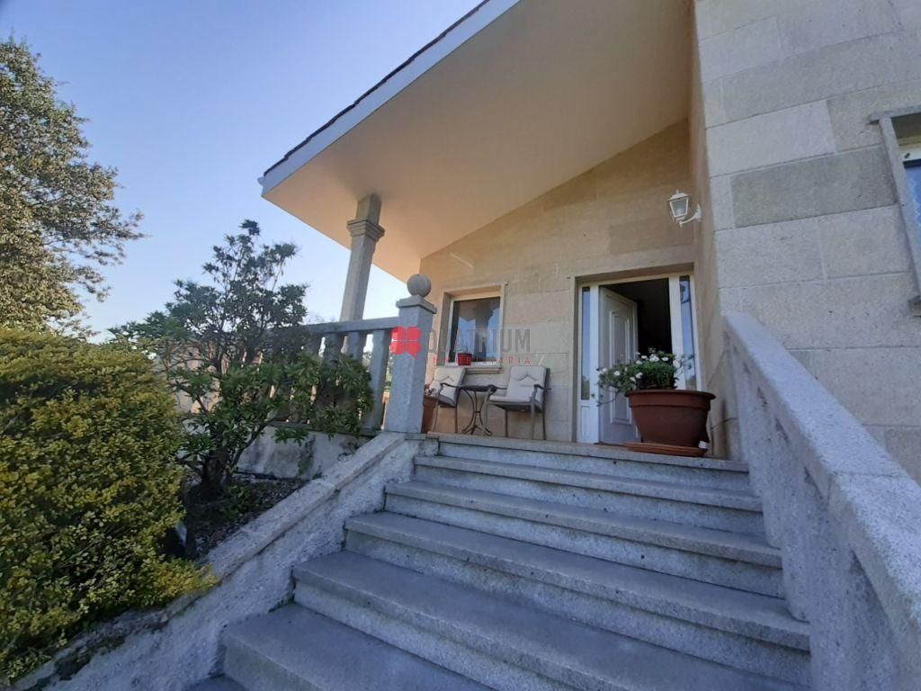 Luxury House for sale in Santiago de Compostela, 545 000 €, Photo 1