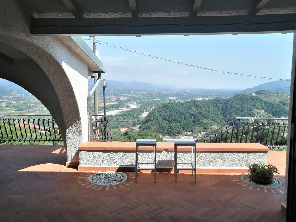 Luxury House for sale in Vezzano Ligure, 650 000 €, Photo 1