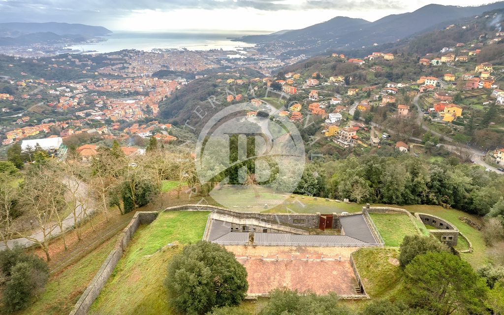 Luxury House for sale in La Spezia, 1 300 000 €, Photo 1