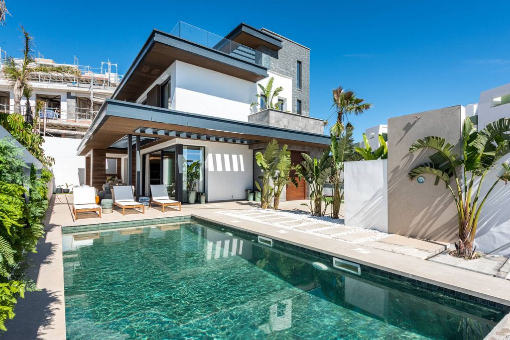 Luxury House for sale in Marbella, 2 095 000 €, Photo 1