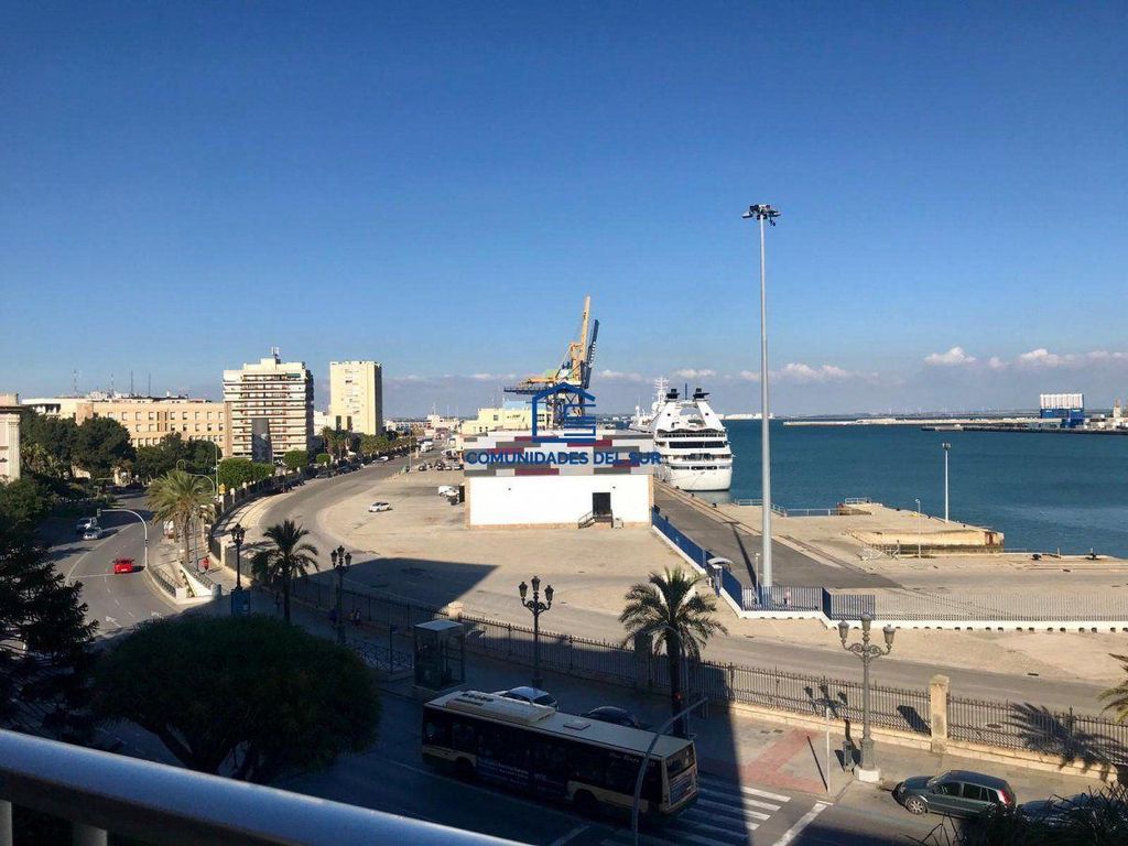 Luxury Apartment for sale in Cadiz, 750 000 €, Photo 1