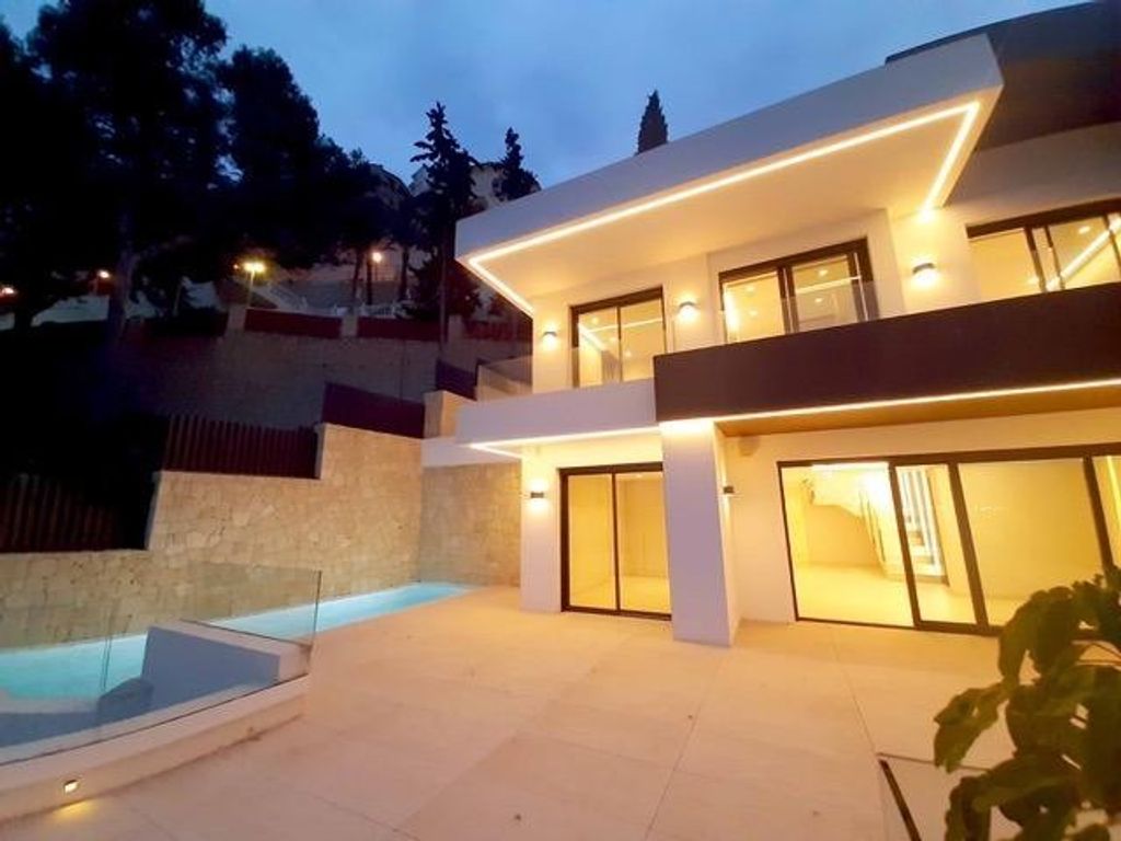 Luxury Apartment for sale in Benidorm, 1 650 000 €, Photo 1