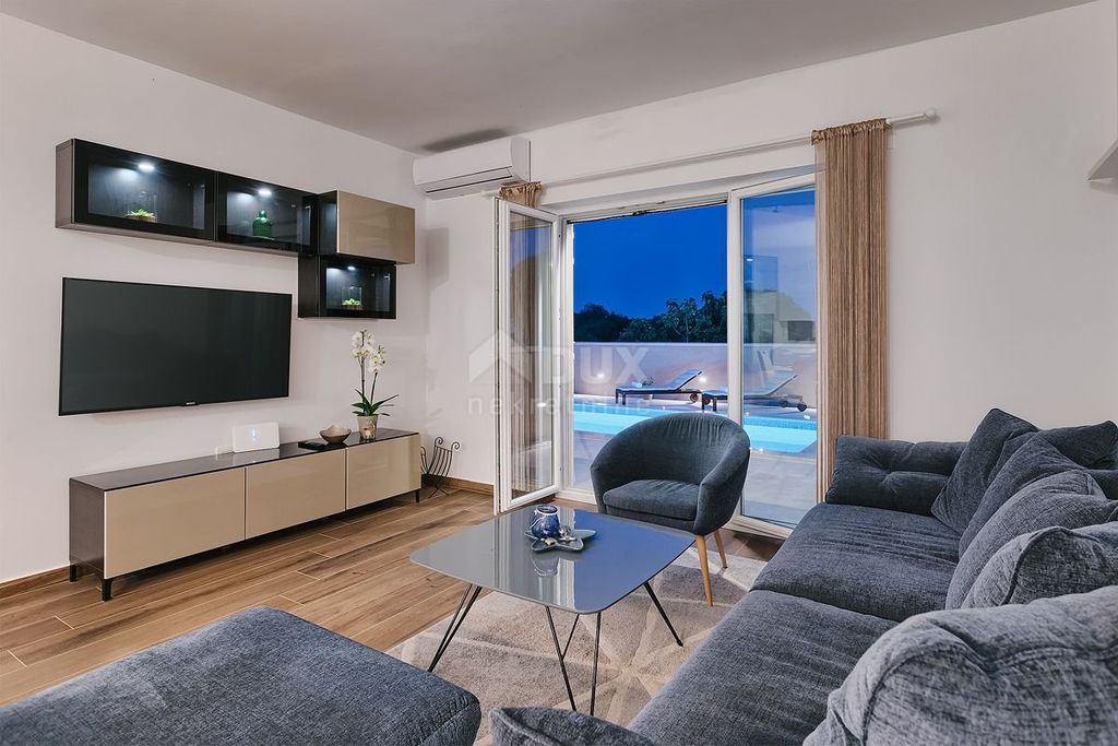 Luxury House for sale in Pula, 720 000 €, Photo 7