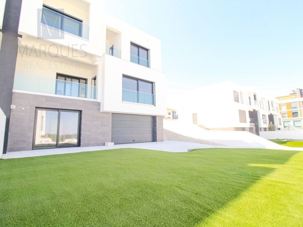 Luxury House for sale in Seixal, 765 000 €, Photo 1