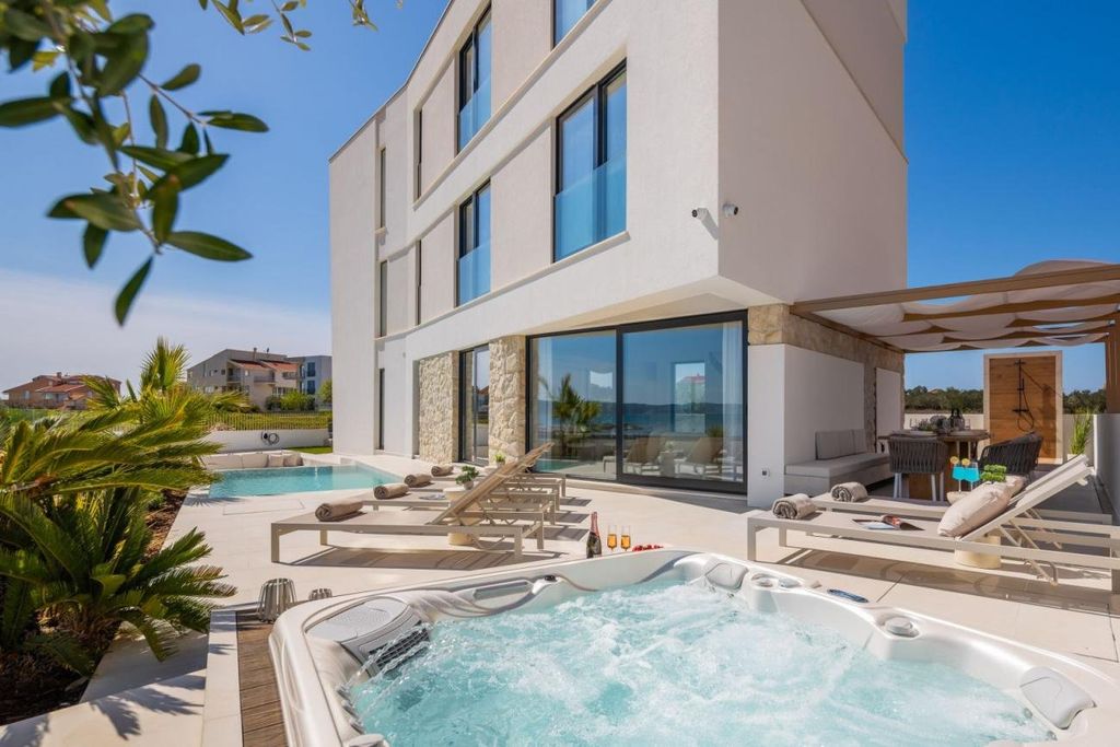 Maison de luxe à vendre à Sukošan, 0 €, Photo 1