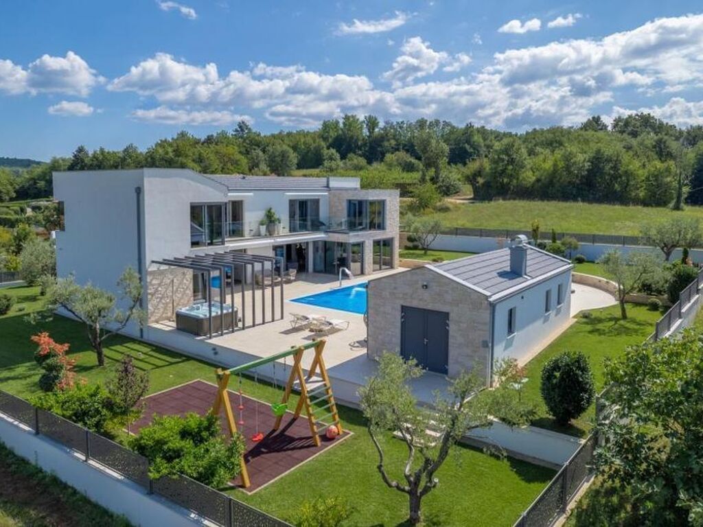 Maison de luxe à vendre à Motovun, 0 €, Photo 1