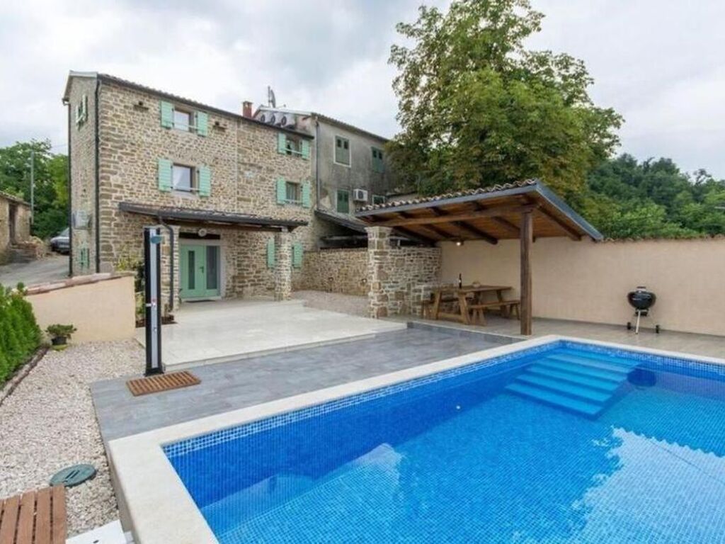 Maison de luxe à vendre à Motovun, 0 €, Photo 1
