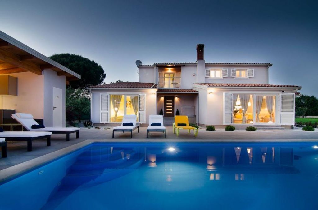 Maison de luxe à vendre à Valbandon, 740 000 €, Photo 2