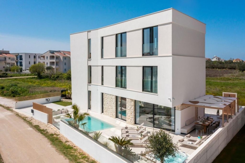 Maison de luxe à vendre à Sukošan, 0 €, Photo 2