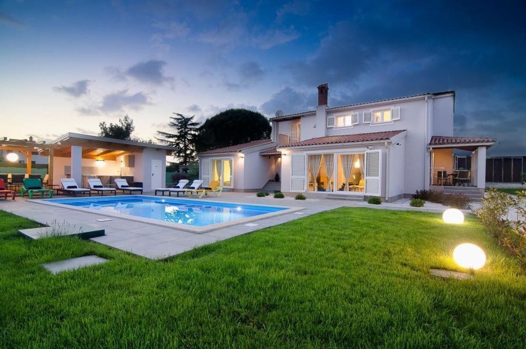 Maison de luxe à vendre à Valbandon, 740 000 €, Photo 4