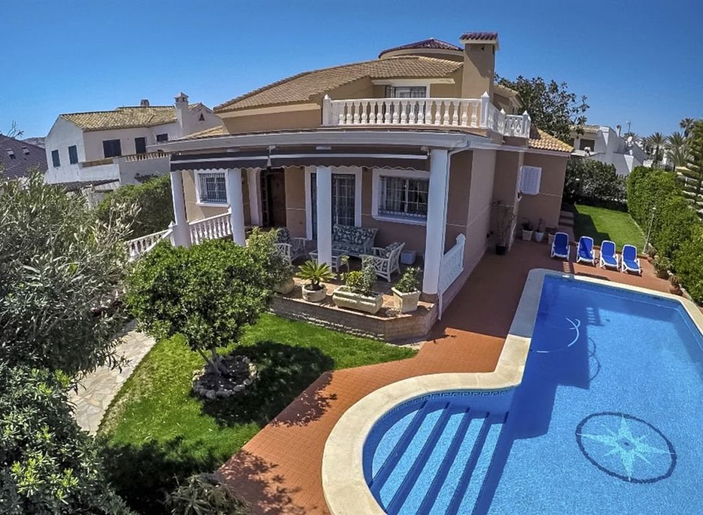 Luxury House for sale in Torrevieja, 950 000 €, Photo 1