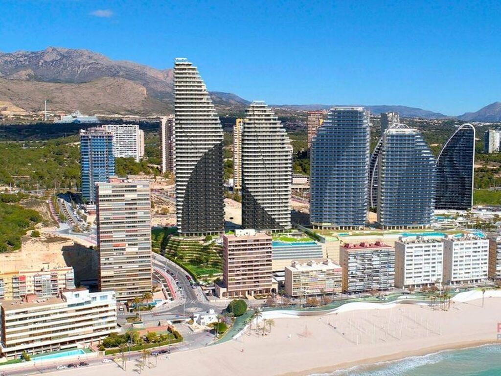 Luxury Apartment for sale in Benidorm, 402 000 €, Photo 1