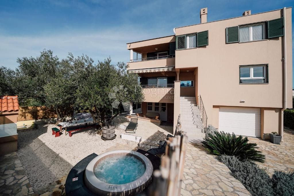Maison de luxe à vendre à Preko, 820 000 €, Photo 3
