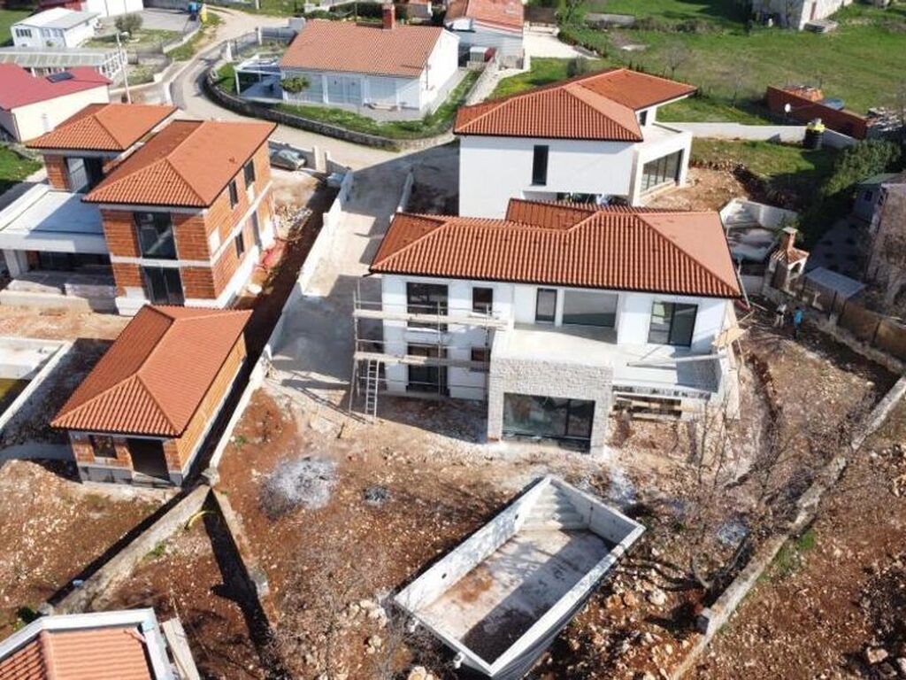 Maison de luxe à vendre à Porec, 0 €, Photo 1