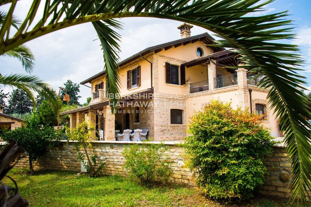 Luxury House for sale in Colonnella, 2 700 000 €, Photo 1