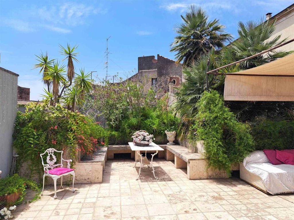 Luxury Apartment for sale in Catania, 790 000 €, Photo 1