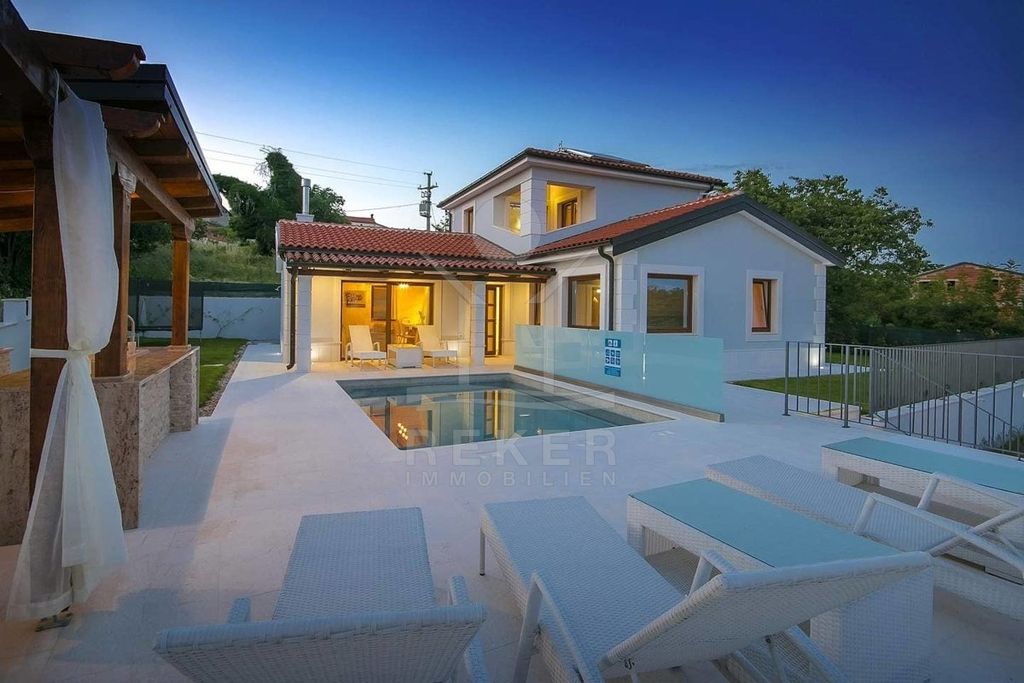 Maison de luxe à vendre à Novigrad, 690 000 €, Photo 1