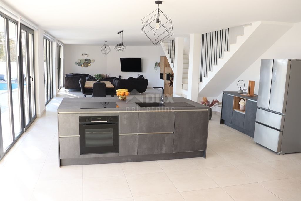 Maison de luxe à vendre à Krk, 490 000 €, Photo 7