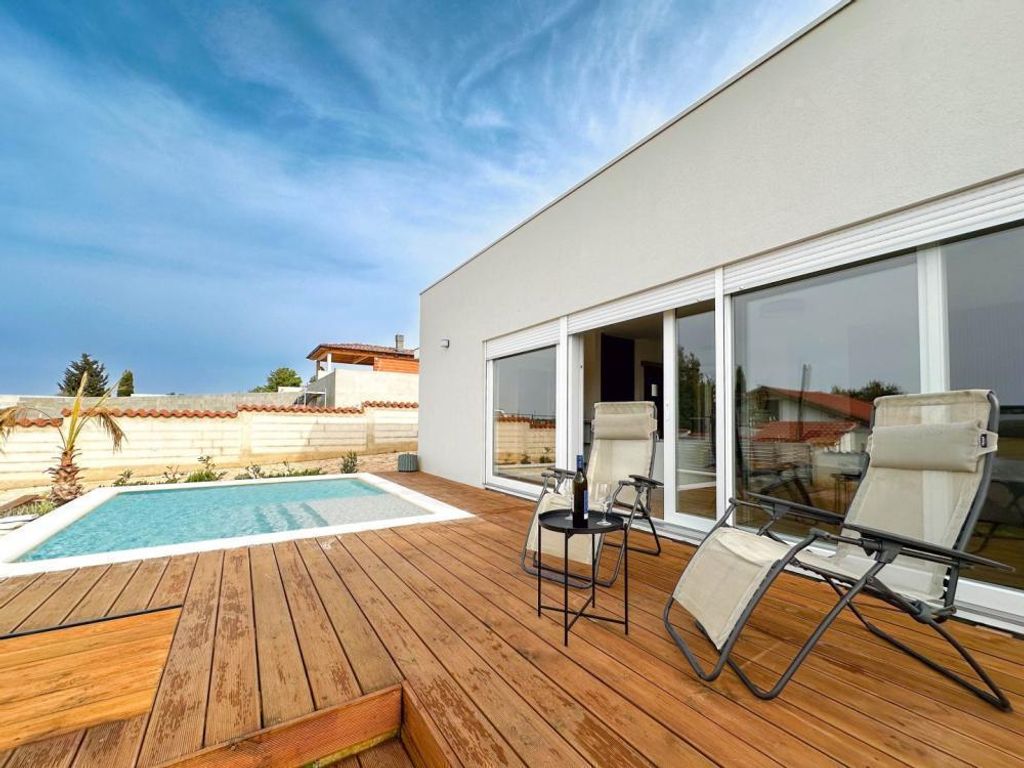 Maison de luxe à vendre à Pomer, 0 €, Photo 1