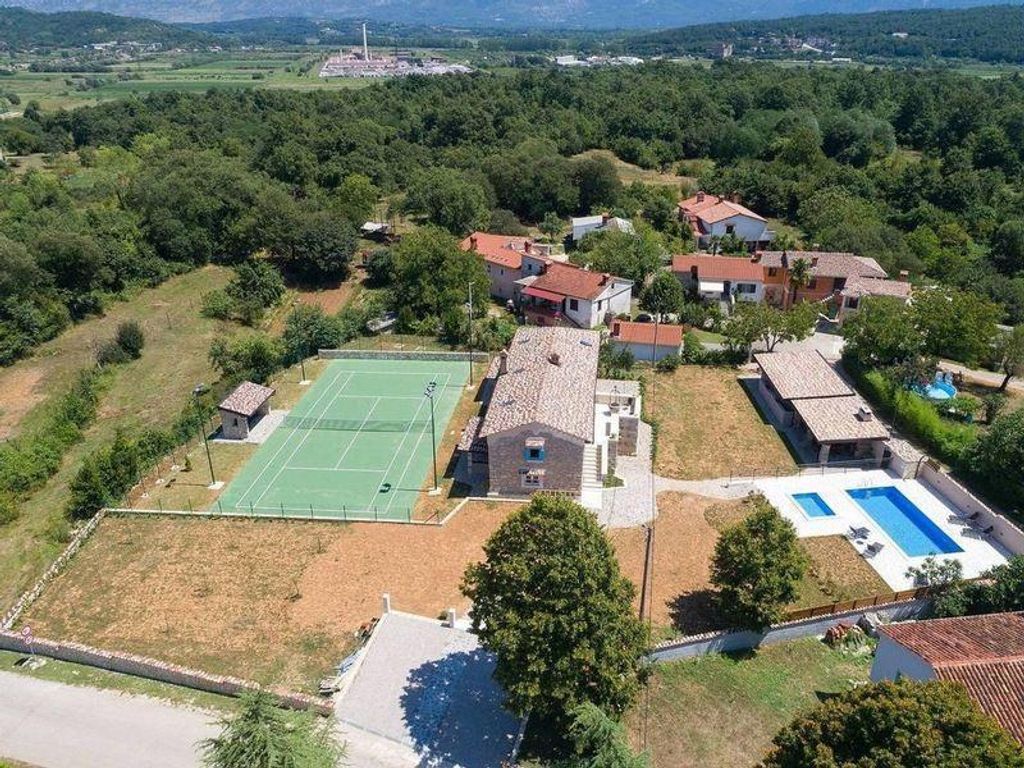 Luxury House for sale in Kršan, 780 000 €, Photo 3