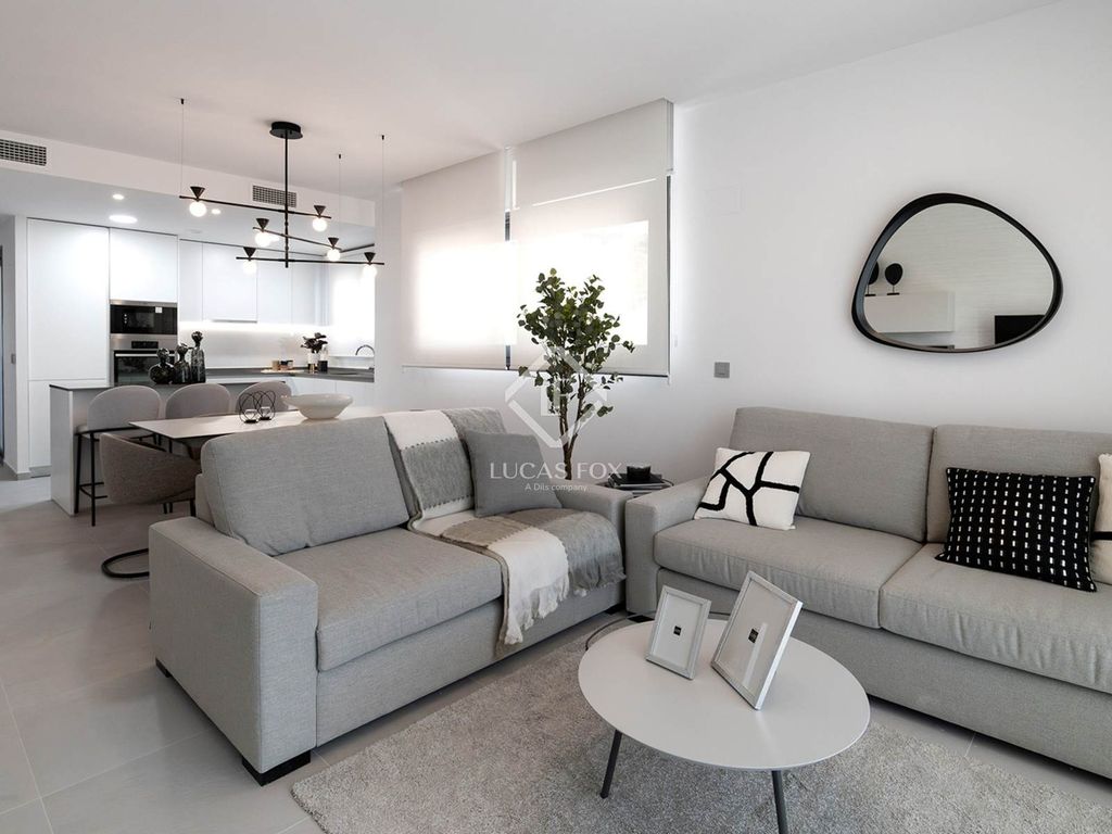 Luxury Apartment for sale in Benidorm, 529 000 €, Photo 1