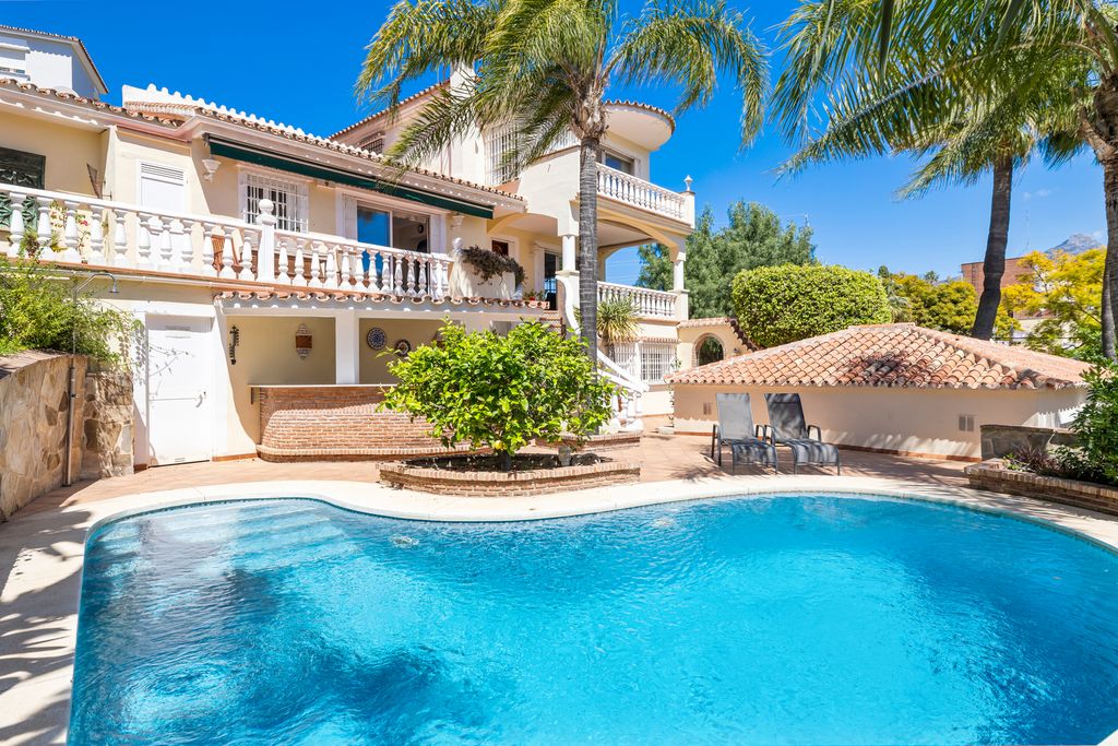 Maison de luxe à vendre à Marbella, 1 295 000 €, Photo 1